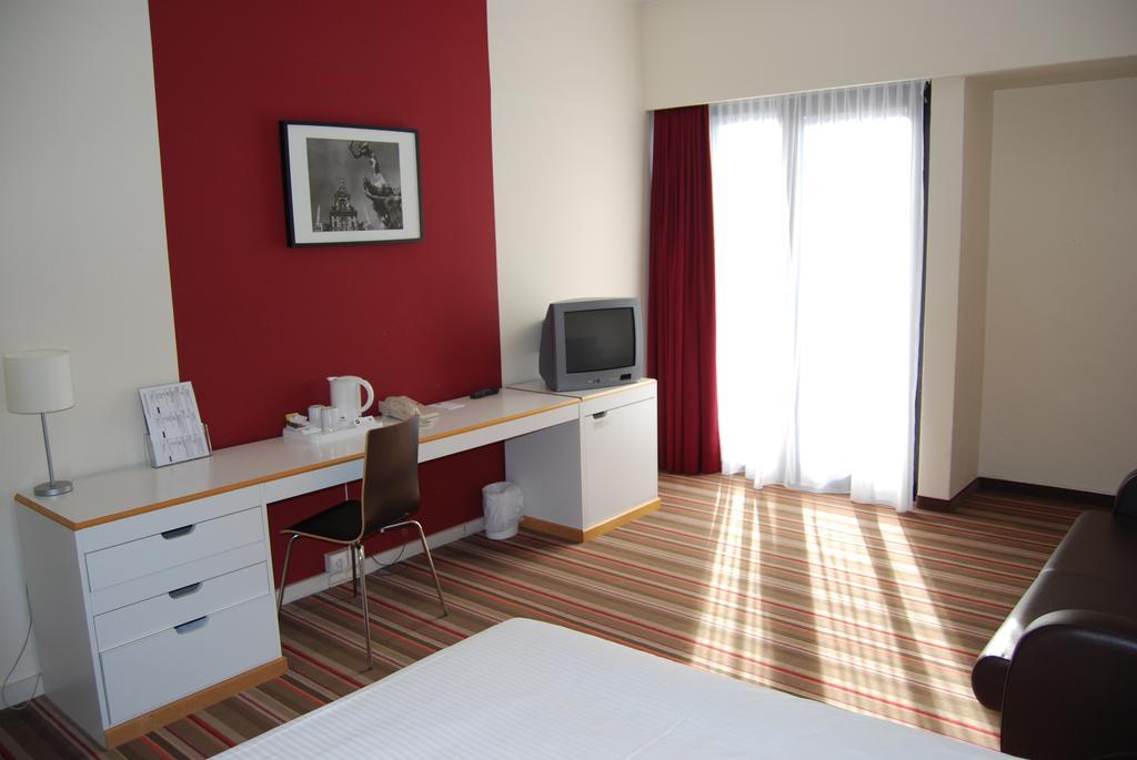 Hampton'S Hotel Namur Wépion Rum bild